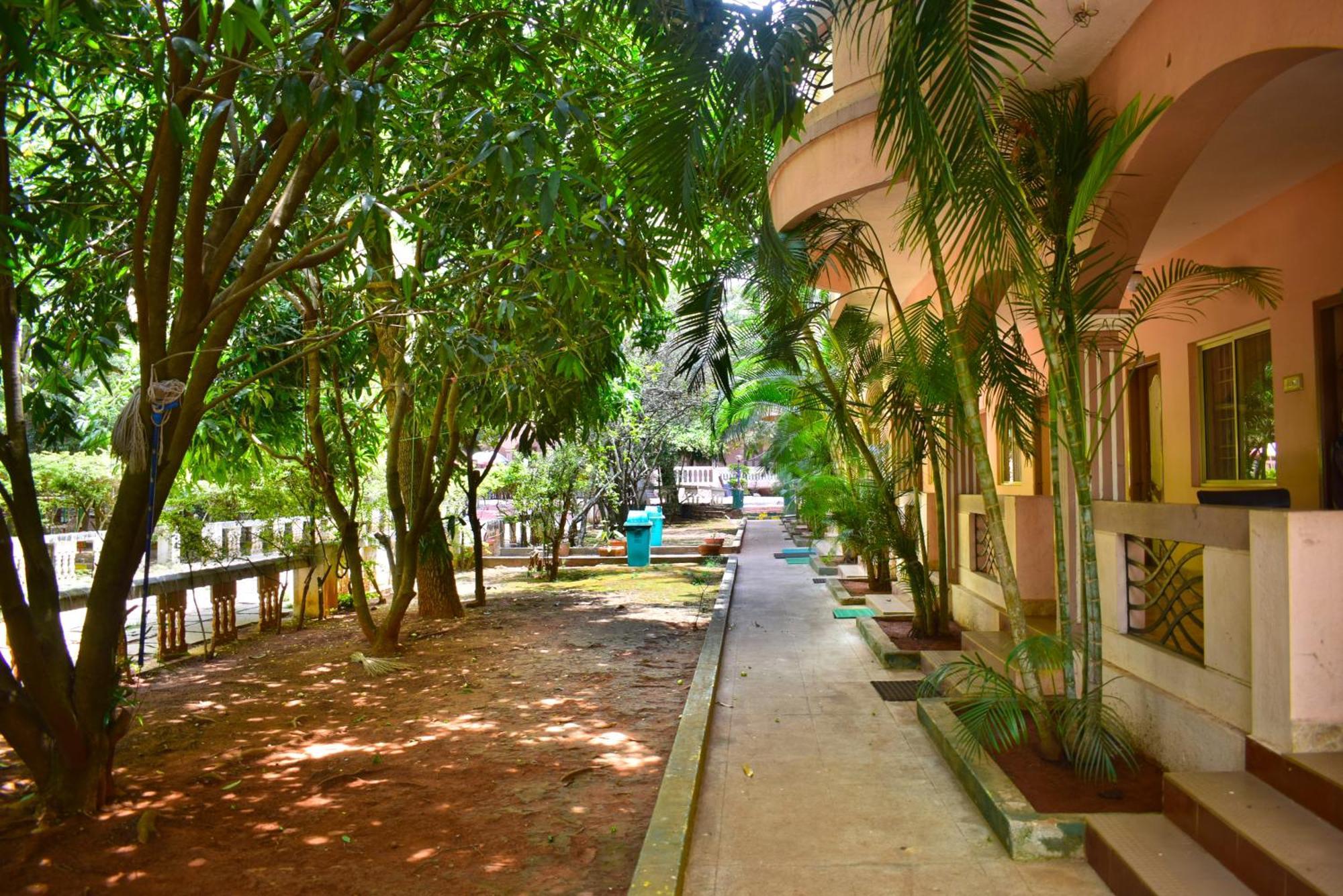 Jains Royal Palace Resorts Yelagiri Εξωτερικό φωτογραφία