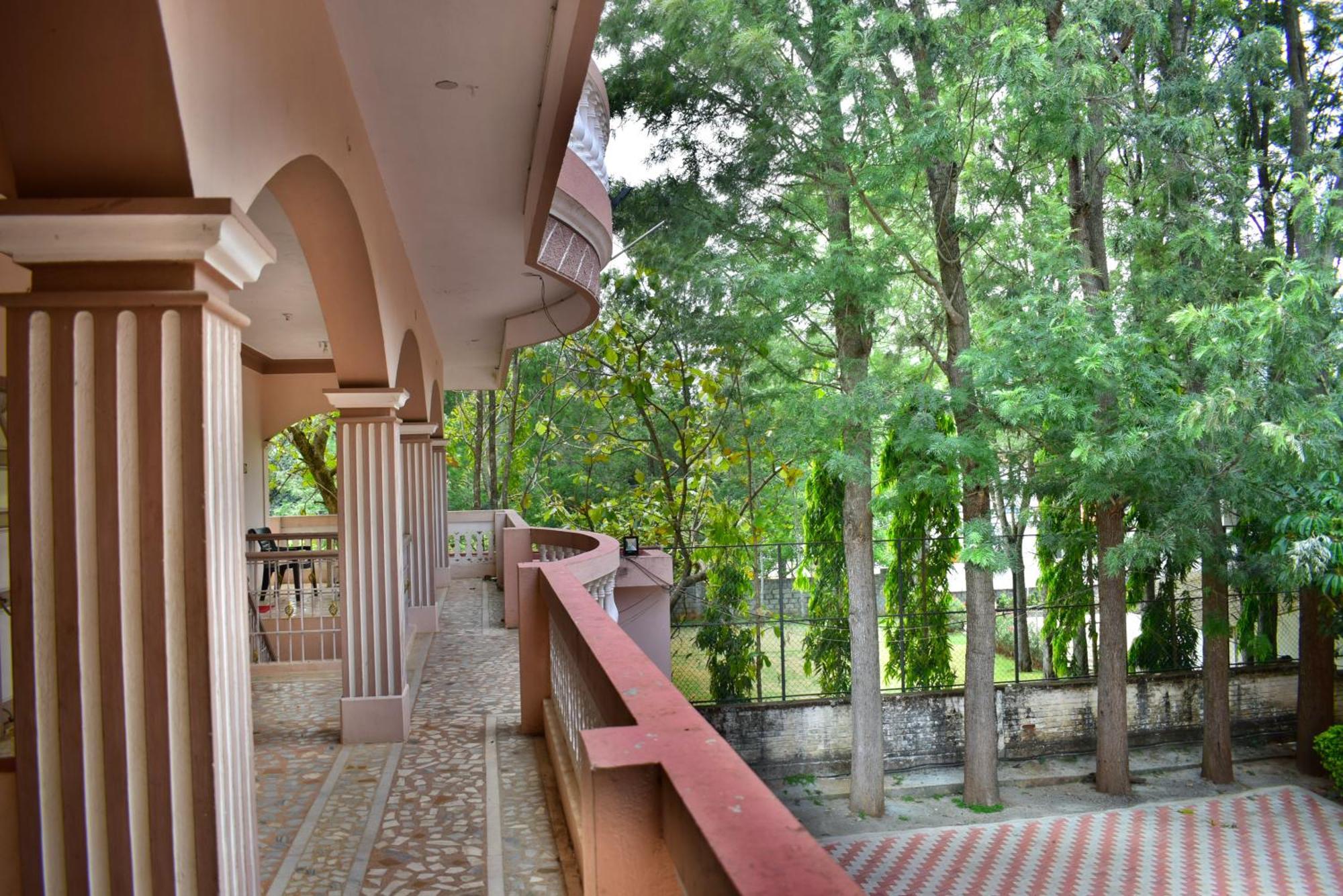 Jains Royal Palace Resorts Yelagiri Εξωτερικό φωτογραφία
